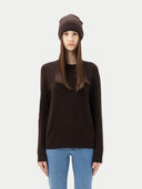€ 99 Cashmere Hat & Sweater Set Brown  worn by model, detail view on white background