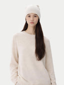 Cashmere € 99 Hat & Sweater Set Off White  worn by model, detail view on white background